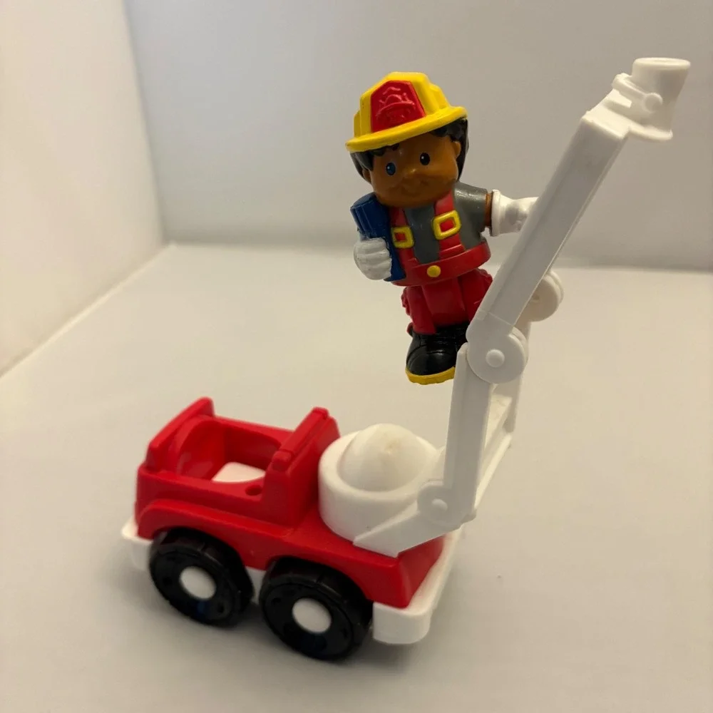 Fisher‎ Price Little People Fire Truck Firefighter Toy Ladder Vehicle 2010 FO